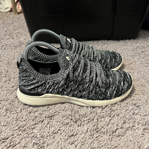 APL women’s Techloom wave running shoe size 7.5 - Picture 6 of 7
